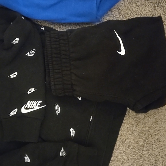 Toddler matching Nike sets - Picture 2 of 5
